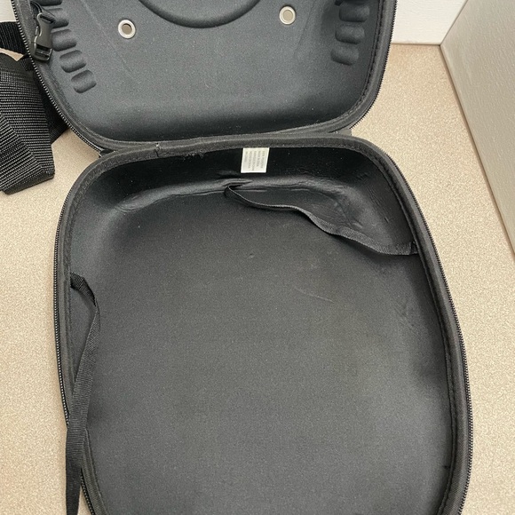 LIDS Black Hat Cap Travel Hard Case w/ Handle Ventilated Luggage Carrying Strap - Picture 3 of 5